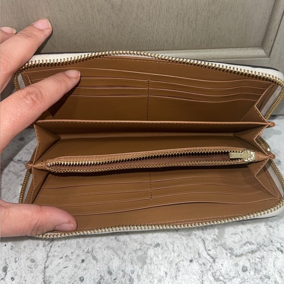 Coach Tan Wallet Long Zip Around Wallet In Signature Canvas -AUTHENTIC LIKE NEW- - Picture 11 of 11
